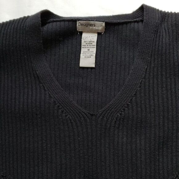 Beautiful embroidery sweater - Picture 3 of 3